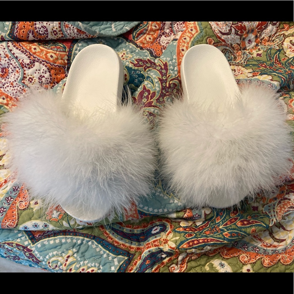 Coco 🤍 Fur Slides - Picture 2 of 4